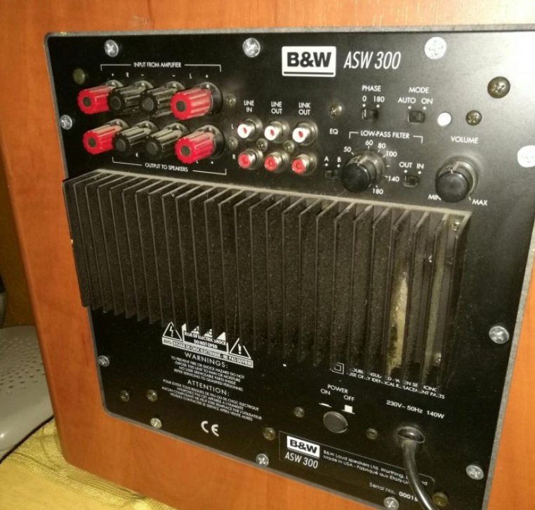 Subwoofer JBL L8400P ze wzmacniaczem B&W ASW300 warto kupić?