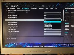 Ekran ustawień BIOS na komputerze ASUS z otwartym menu Ai Tweaker.