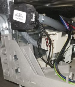 Electrolux ESL6365RO - Zmywarka ciągle pompuje wodę Electrolux ESL6365RO - Zmywarka ciągle pompuje wodę