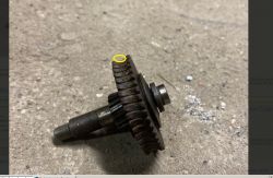 Kształt dużego koła w silniczku szyberdachu Mercedes W124 200d 1991r.