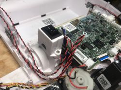 Wnętrze odkurzacza smart/robota sprzątającego z WiFi Medion 13277