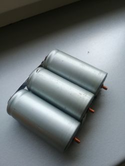 Lampa solarna 600W - wymiana wylanych baterii, brak oznaczeń