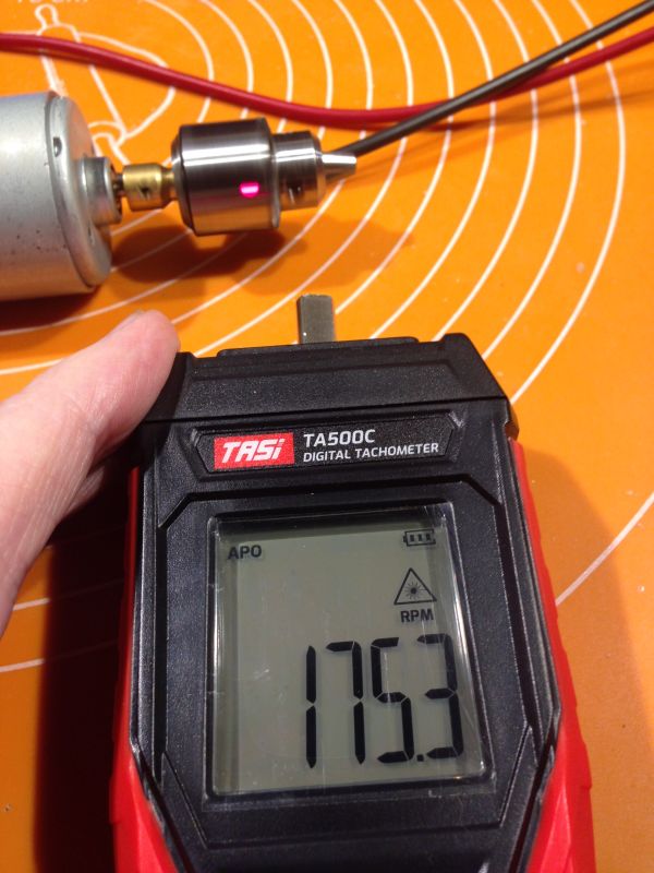 Tachometr TA 500C - pomiar prędkości obrotowej części ruchomych. Opis możliwości i obsługi.