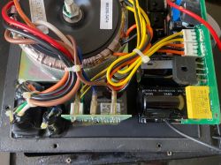 Subwoofer aktywny - brak możliwości uruchomienia suba bez pilota