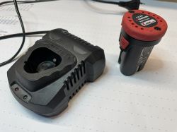 Ładowarka Parkside z akumulatorem X12V Team