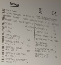 Tabliczka znamionowa lodówki Beko RCNE720EVZP z danymi technicznymi i numerami seryjnymi