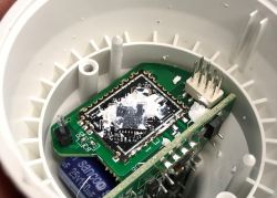 Yeelight GU10 Smart Bulb W1 350lm YLDP004-A - wnętrze, moduł WiFi