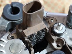 Opel Astra H Z19DT wymiana alternatora na wydajniejszy, dopasowany z innego samochodu