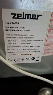 Etykieta mikrofalówki Zelmer typ 29Z010 z informacjami technicznymi.