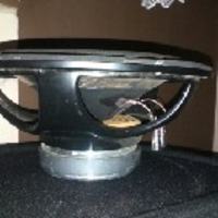 Identyfikacja i wycena głośnika ze zdjęć - brak informacji o modelu