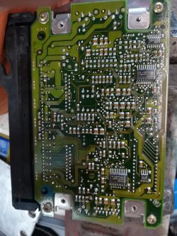 Omega 2.5 v6 - nieregularna praca silnika, zdjęcia sterownika. Czy to wina?