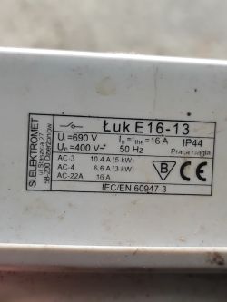 Tabliczka znamionowa wyłącznika Łuk E16-13 z danymi technicznymi, producentem SIEL-EKTROMET.