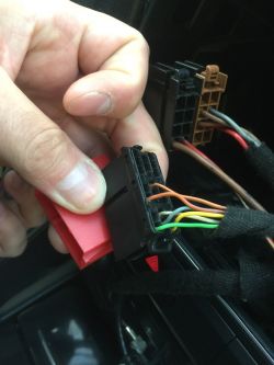 Jak podłączyć tylne głośniki w Audi A3 8P po zmianie radia?