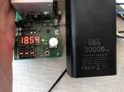Electronic load tester connected to NXT Gear BY-K9 30000 mAh power bank