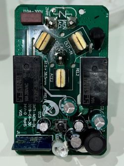 Flashing Mirabella Genio Plug with Energy Monitoring I004526