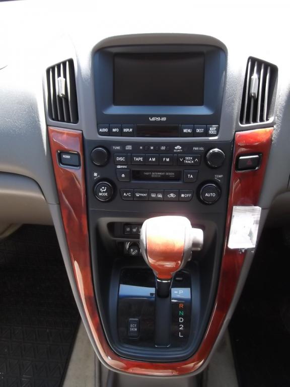 Lexus RX300 Wymiana radia i wyświetlacza US na EU