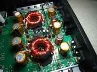 Wzmacniacz AudioMedia pr1000.2 - buczenie prawego kanału, brak masy? Jak naprawić?