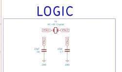 Fragment schematu: ramka „LOGIC” z rezonatorem HC-49 i dwoma kondensatorami 22 pF do masy