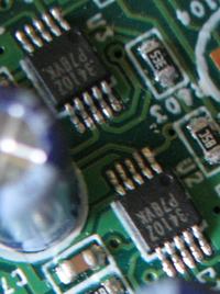 Co to za układ 34107 P78VK z zestawu głośników Logitech X-540?