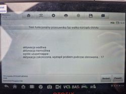 Wyświetlacz diagnostyczny pokazujący test funkcjonalny przesuwu faz wałka rozrządu dolotu z błędami.