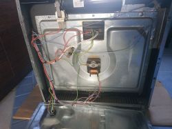 Mierzenie napięcia na obudowie piekarnika Candy F 254/3 X - różne konfiguracje