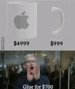 Parodia cen produktów Apple, pokazująca kubek i jego ucho wycenione na 4999 i 999 dolarów, oraz mężczyznę wołającego o klej za 700 dolarów.