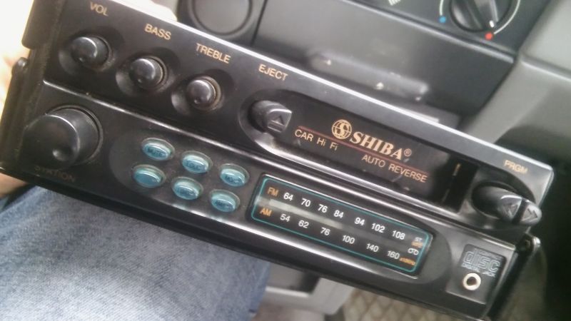 Skoda Felicja, problem z radiem(z głośników wydobywa się dziwny dzwięk)
