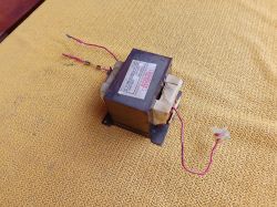 Trafo z mikrofalówki jako generator wysokiego napięcia.