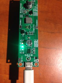 Kieszonkowe UPS lub zasilanie 5 V/1 A zawsze pod ręką Moduł UPS na Li-Ion 18650.