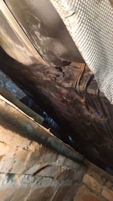 BMW E46 - Rdza na podwoziu przebijająca się przez środek antykorozyjny