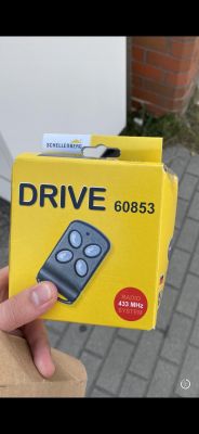Brama garażowa Schellenberg DRIVE 600 N - wymiana i konfiguracja pilotów, oryginalny vs zamiennik