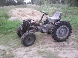 Traktorek sam 4x4 druga konstrukcja Traktorek sam 4x4 druga konstrukcja