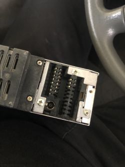 Sony xr-2803: Wymiana radia na 2 DIN - jak zmienić wtyczkę?