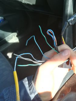 Jak podłączyć kable w radiu Audi A6 c5 - tylko przednie głośniki działają