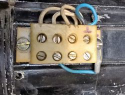 Jak podłączyć falownik LS600-4001 3-fazowy? Problem z puszką silnika.