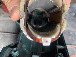 Mlotowiertarka khe 2444 - Grzeje się i iskrzy komutator