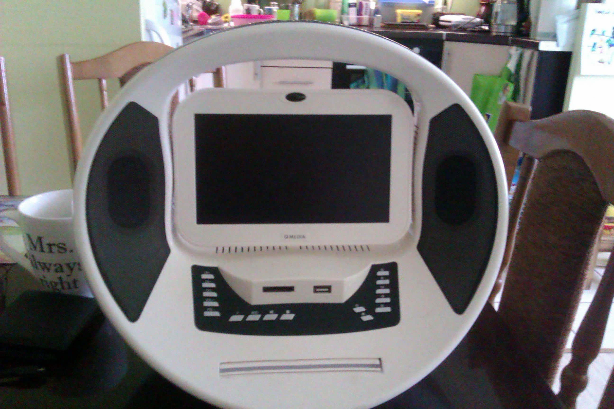QMEDIA QDTV810 8 inch portable video boombox radio z USA i jakie gry