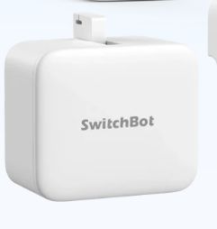 Białe urządzenie SwitchBot z wysuwanym ramieniem do naciskania przycisków
