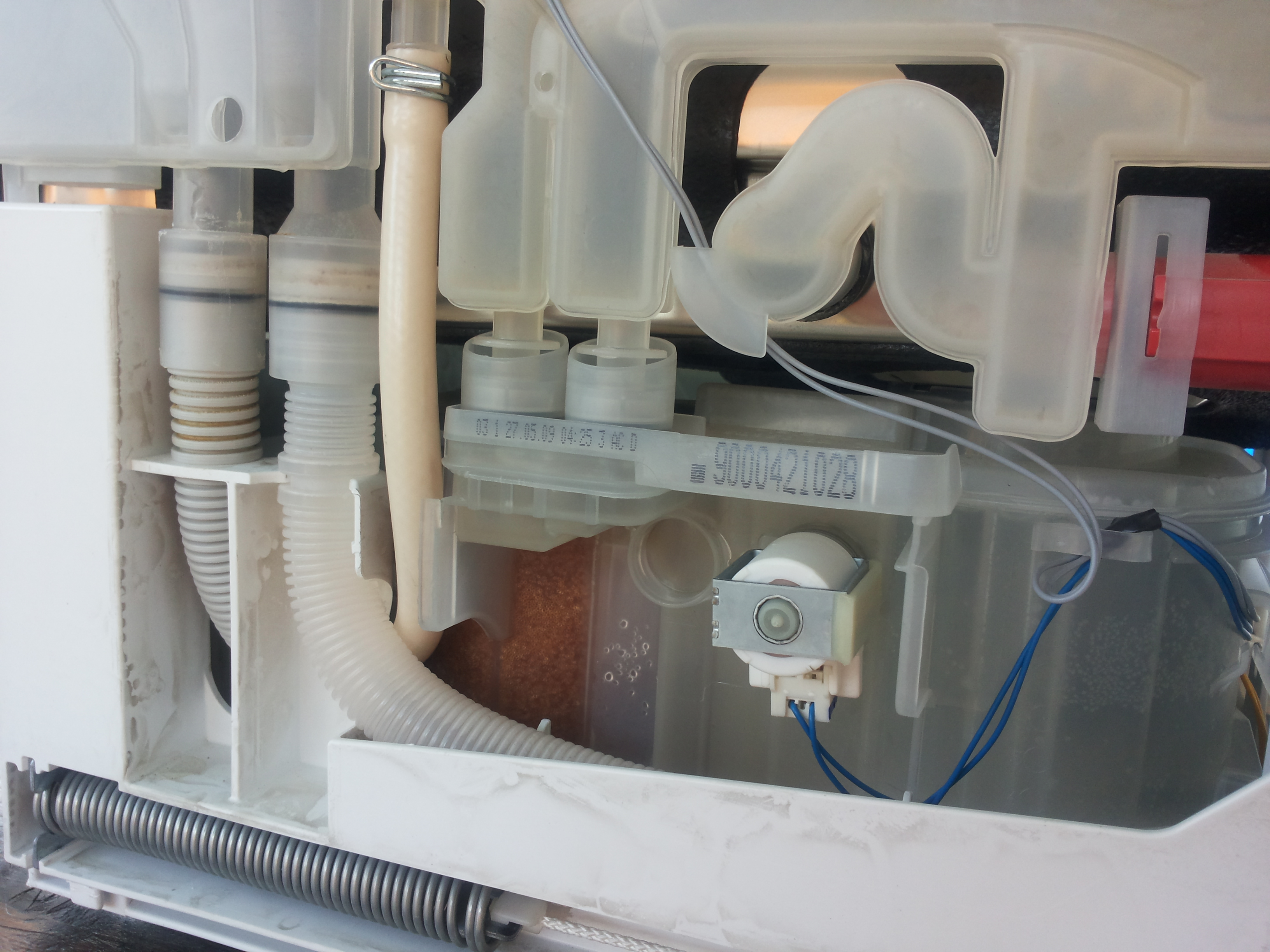 Течь воды посудомоечной машины. Посудомоечная машина Bosch srv43m13eu. Прессостат воды посудомоечной машины Bosch. Сливной фильтр посудомоечной машины Bosch. ПММ Bosch SRV 43m13.
