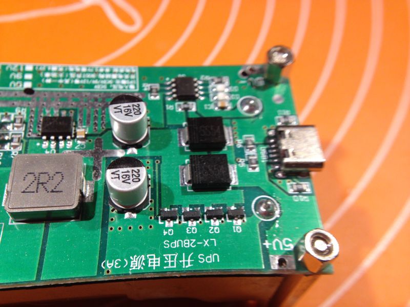 UPS wersja 2 - 5V 2A dla 9V 1,6A a dla 12V 1,2A na akumulatorki 2x18650