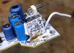 Inteligentna 'żarówka' WOJ14413 WiFi LED CCT - wnętrze, aplikacja, Tasmota