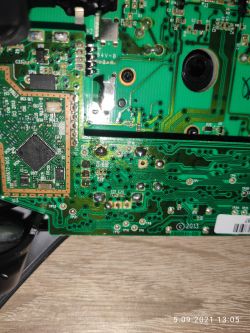 Wyrwane pole lutownicze na płytce drukowanej Pad Xbox One drutowanie