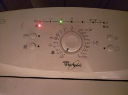 Pralka Whirlpool eut 1000 - Wlaczam pralkę bęben obróci parę razy pobierze wodę