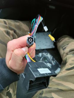 Octavia 3, System Android JUNSUN - Gdzie podłączyć czarną, czteropinową wtyczkę? Żółta czy różowa?