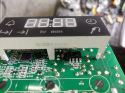 Electrolux EOB3450AAX - Jakie elementy na płytce zegara?