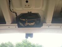 VW T5 2010r - Montaż uniwersalnego siłownika w tylnej klapie