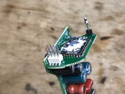 Yeelight GU10 Smart Bulb W1 350lm YLDP004-A - wnętrze, moduł WiFi