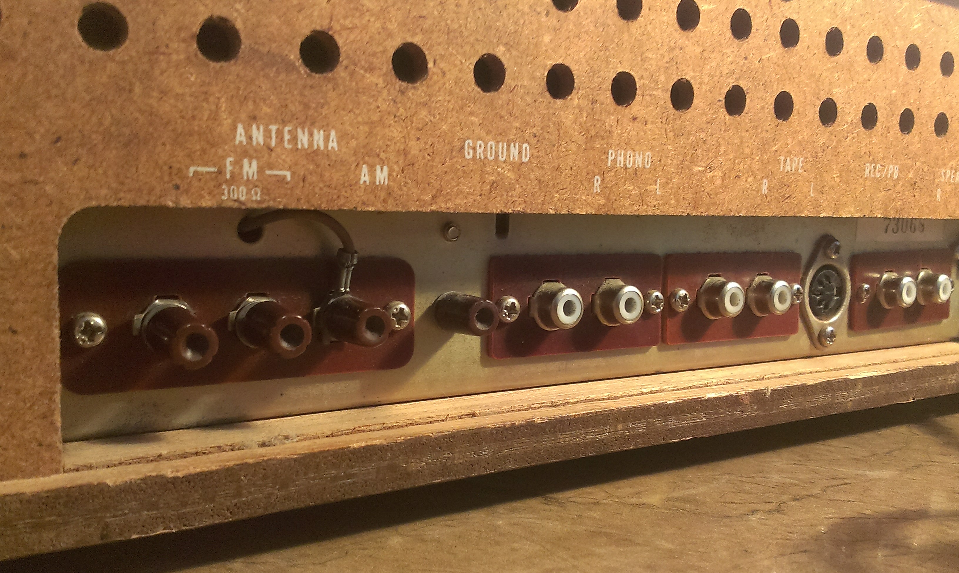 [Sprzedam] Amplituner Sony STR-122 - Nieaktualne, do usunięcia.