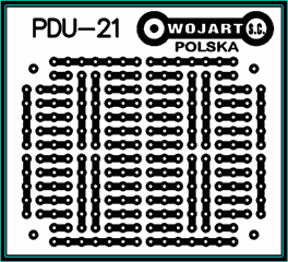 Czy płytka uniwersalna PDU-21 ma ukryte połączenia między otworami?