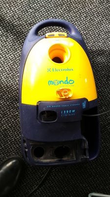 Odkurzacz Electrolux Z1150 Mondo - uszkodzony włącznik oraz iskrzenie i hałas
